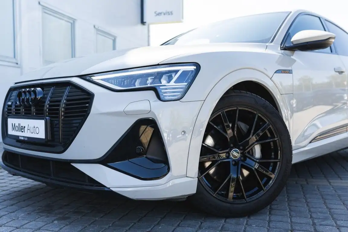 AUDI E-TRON