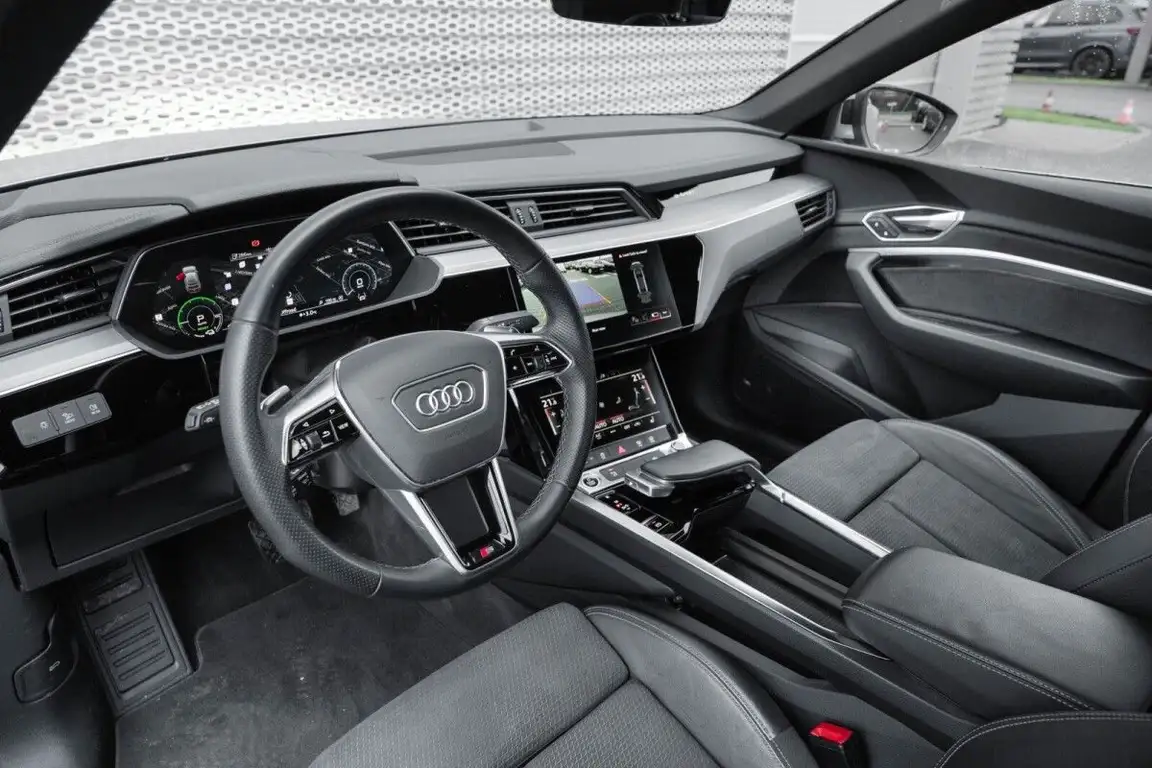 AUDI E-TRON