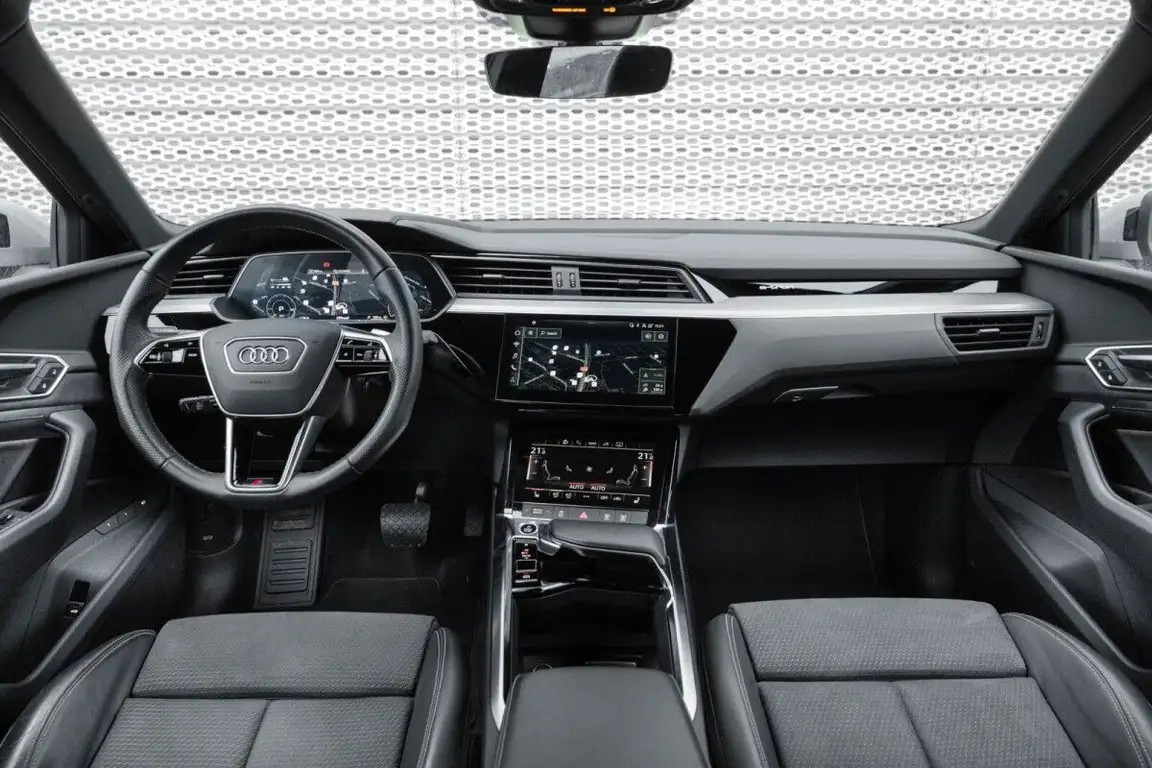 AUDI E-TRON