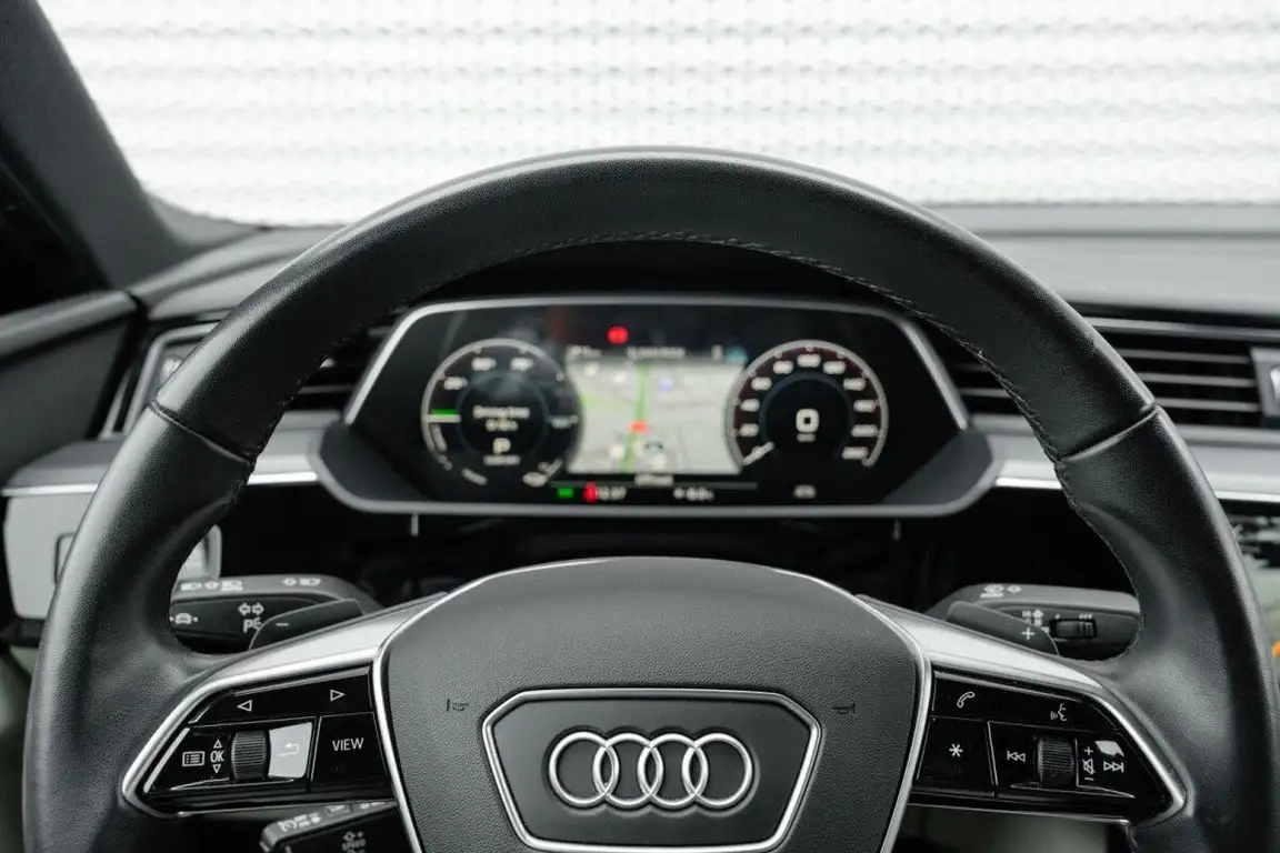 AUDI E-TRON