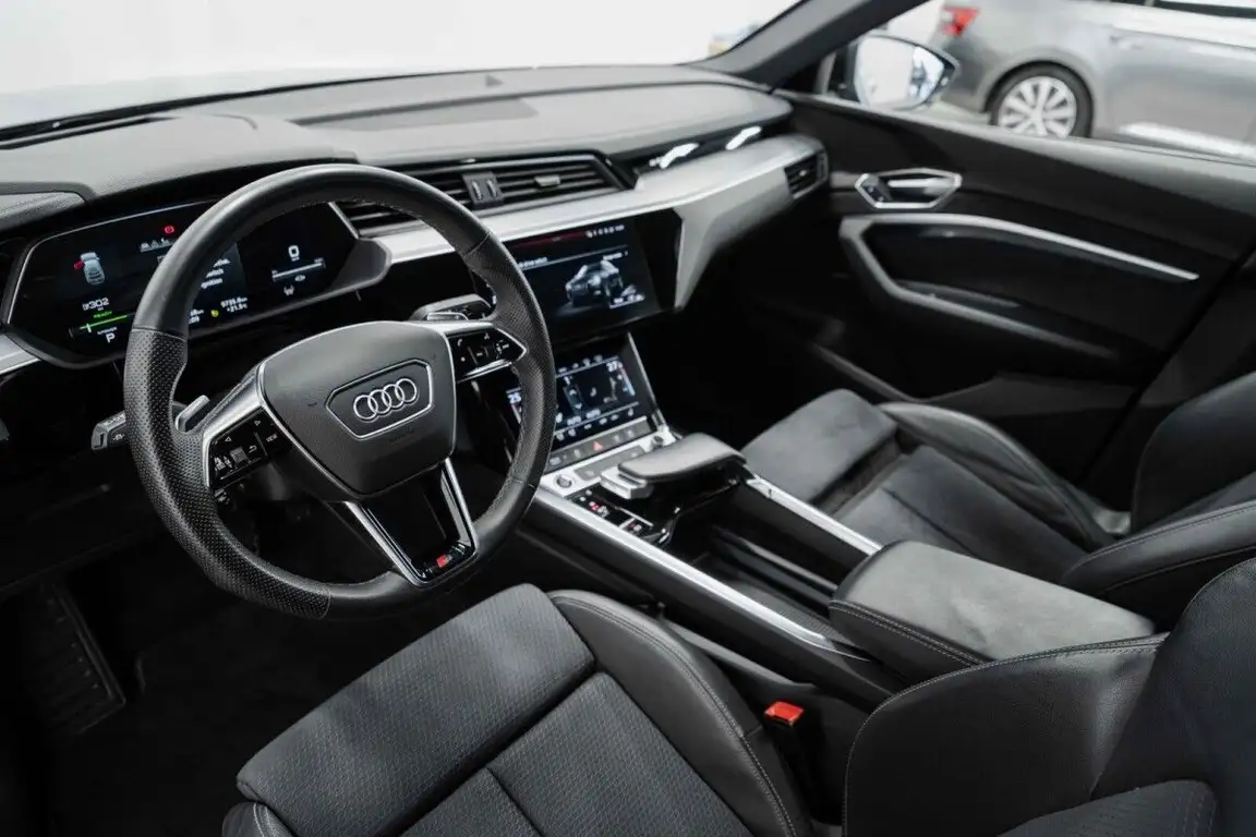 AUDI E-TRON