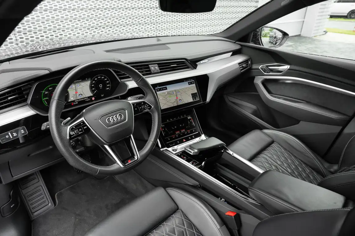AUDI E-TRON