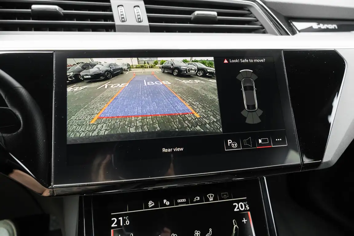AUDI E-TRON