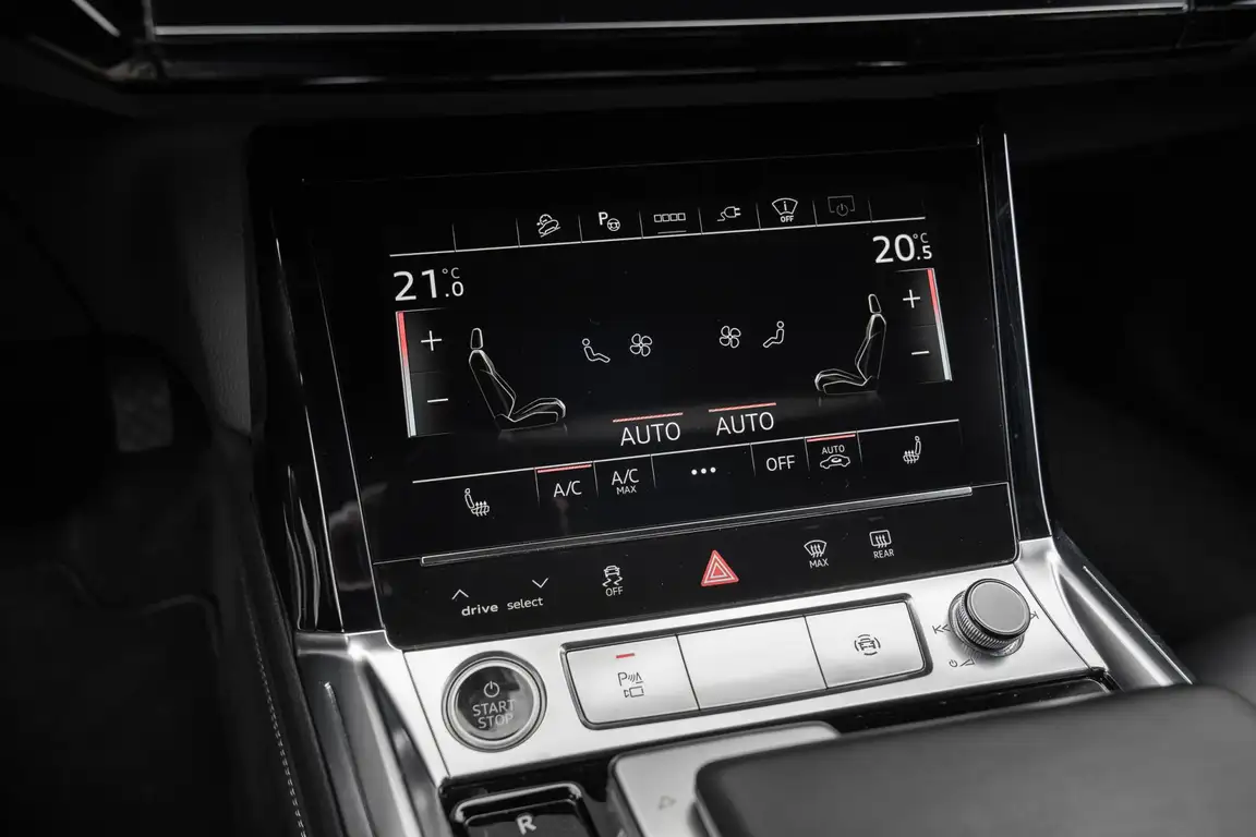 AUDI E-TRON