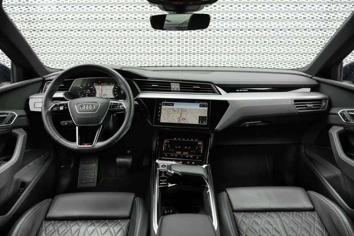 AUDI E-TRON