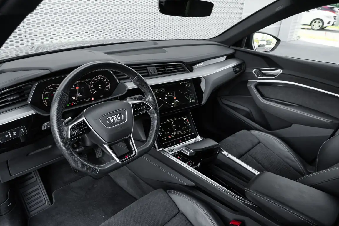 AUDI E-TRON