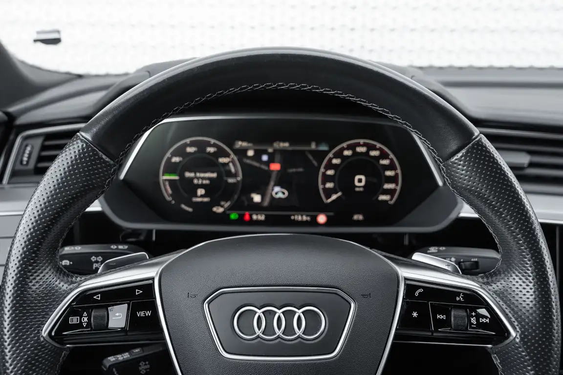 AUDI E-TRON