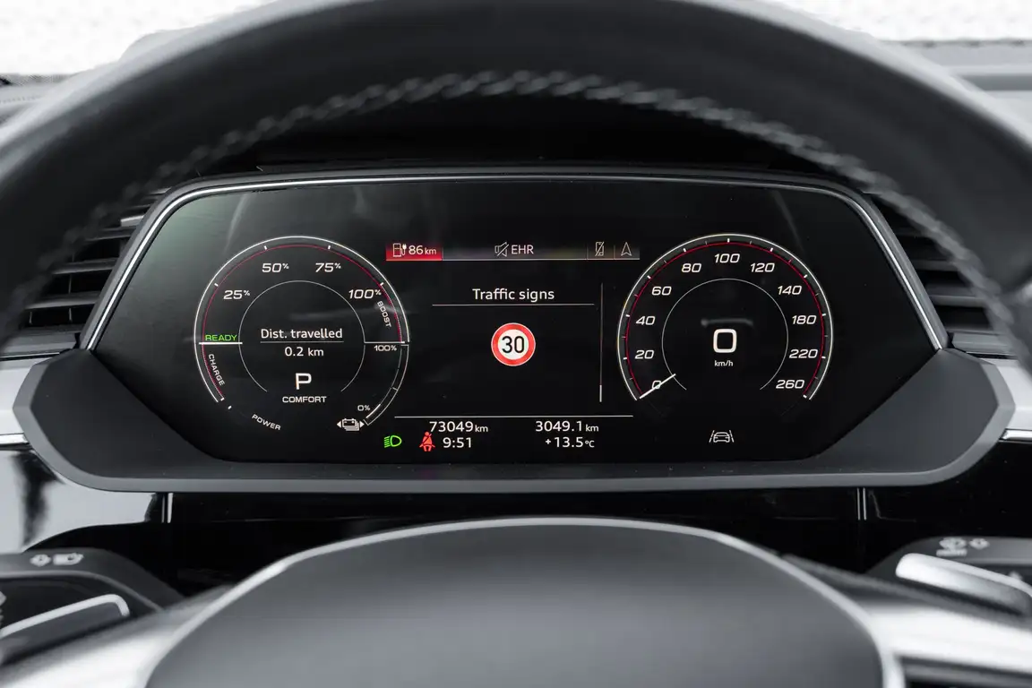 AUDI E-TRON