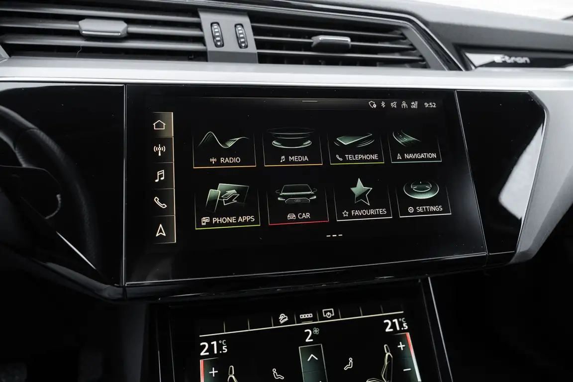 AUDI E-TRON