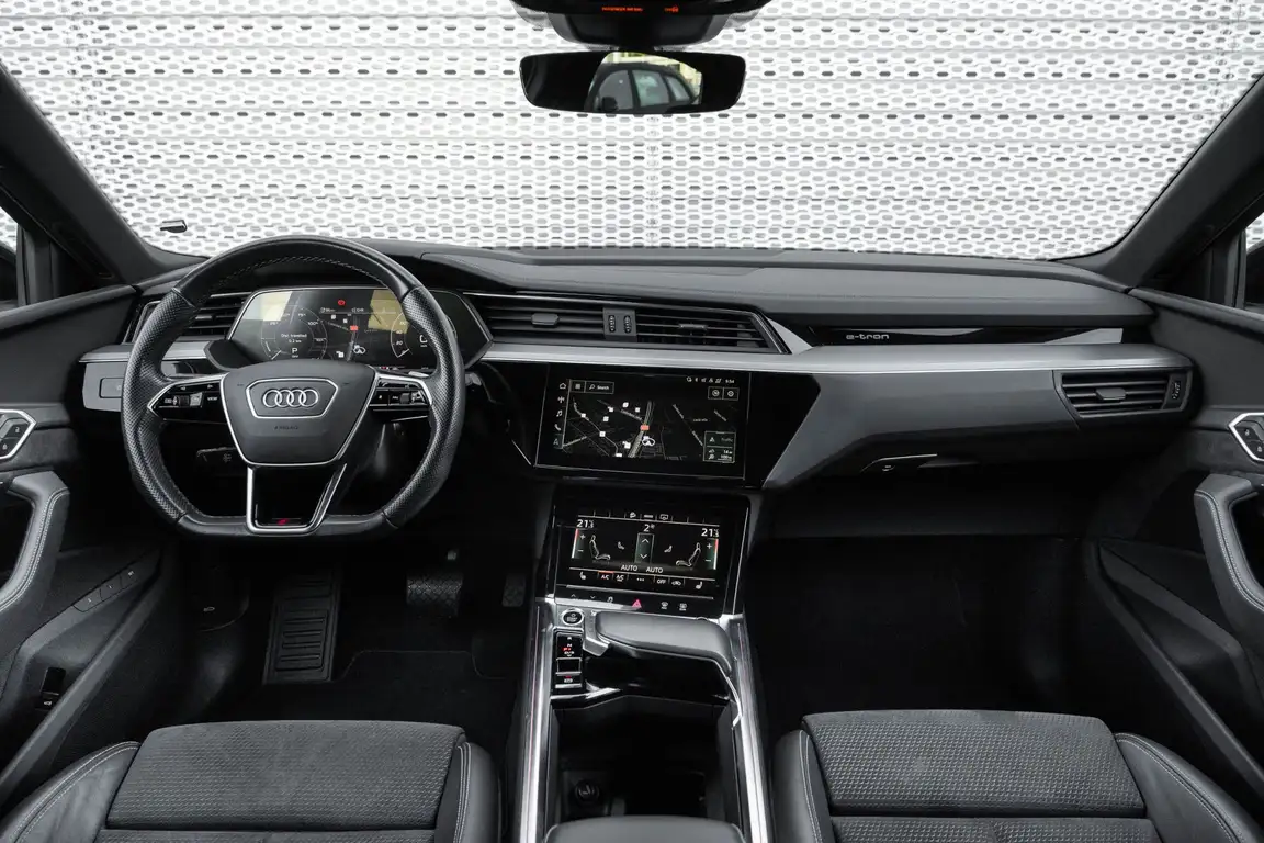 AUDI E-TRON