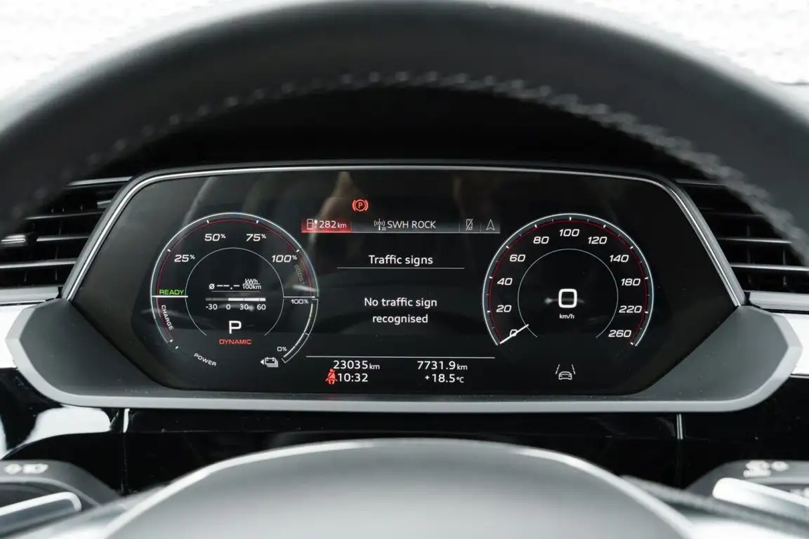 AUDI E-TRON