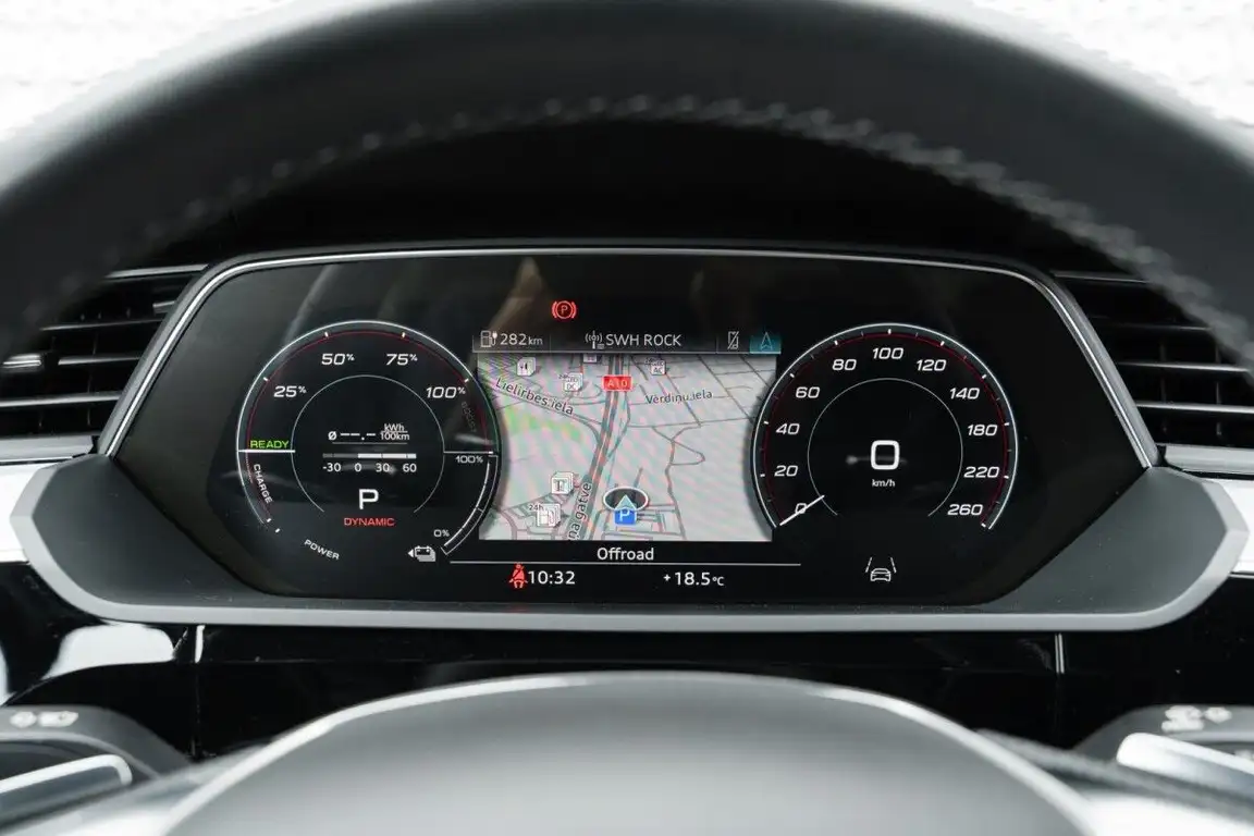 AUDI E-TRON