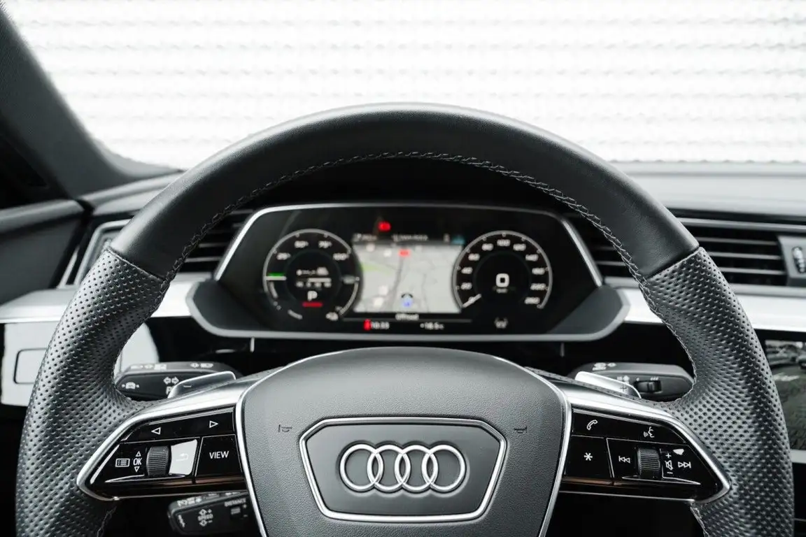 AUDI E-TRON