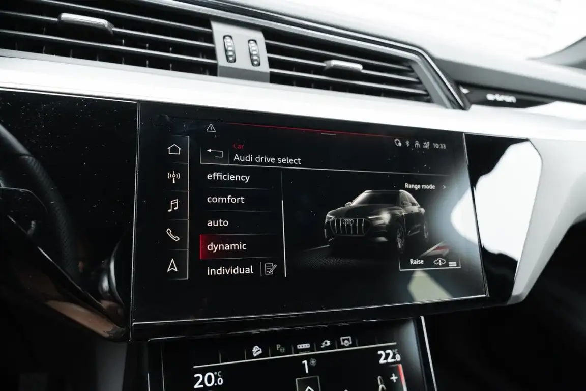AUDI E-TRON