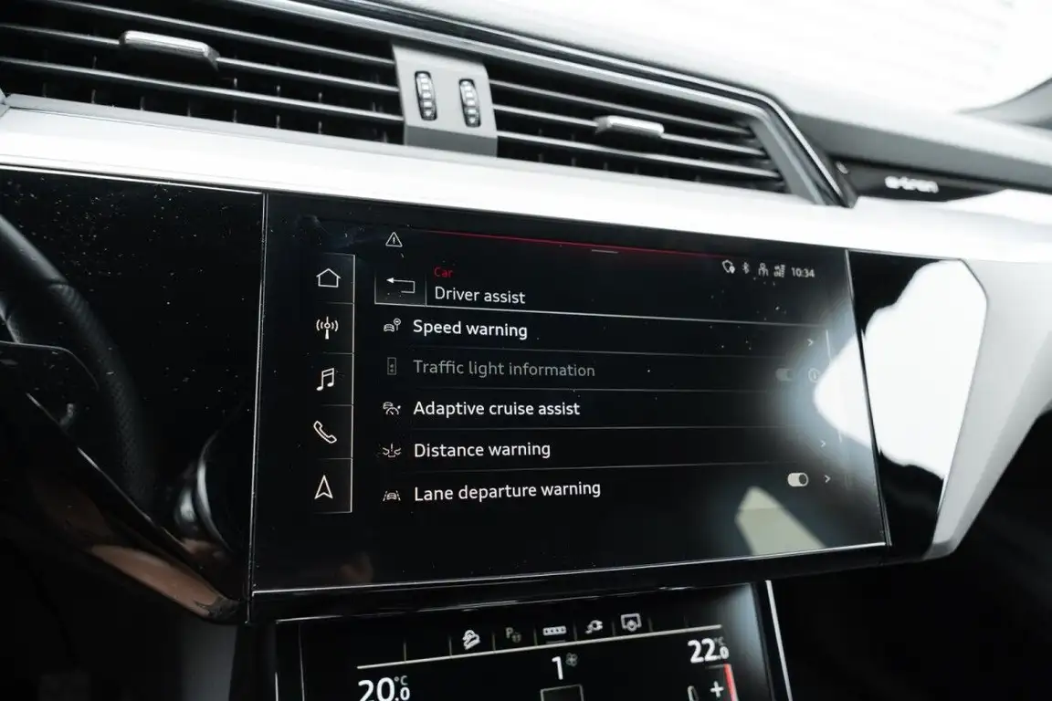 AUDI E-TRON