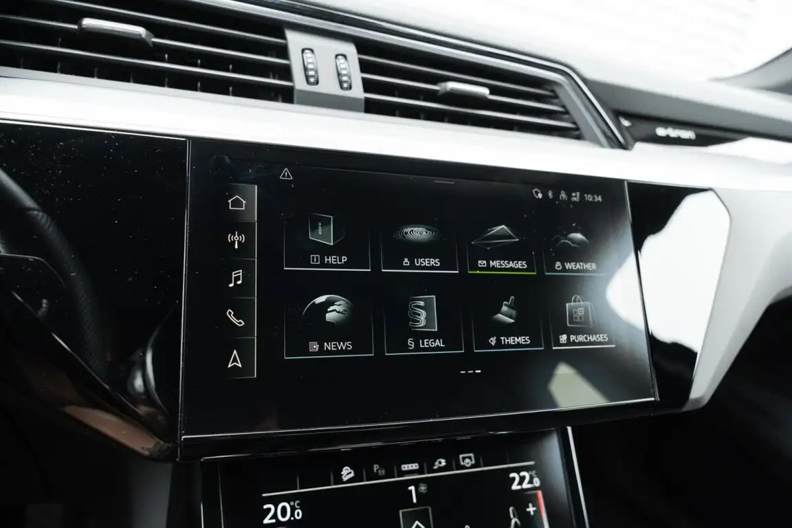 AUDI E-TRON