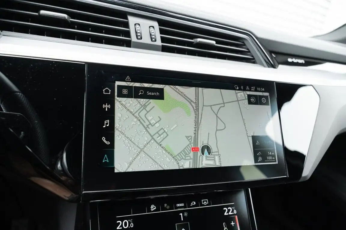 AUDI E-TRON