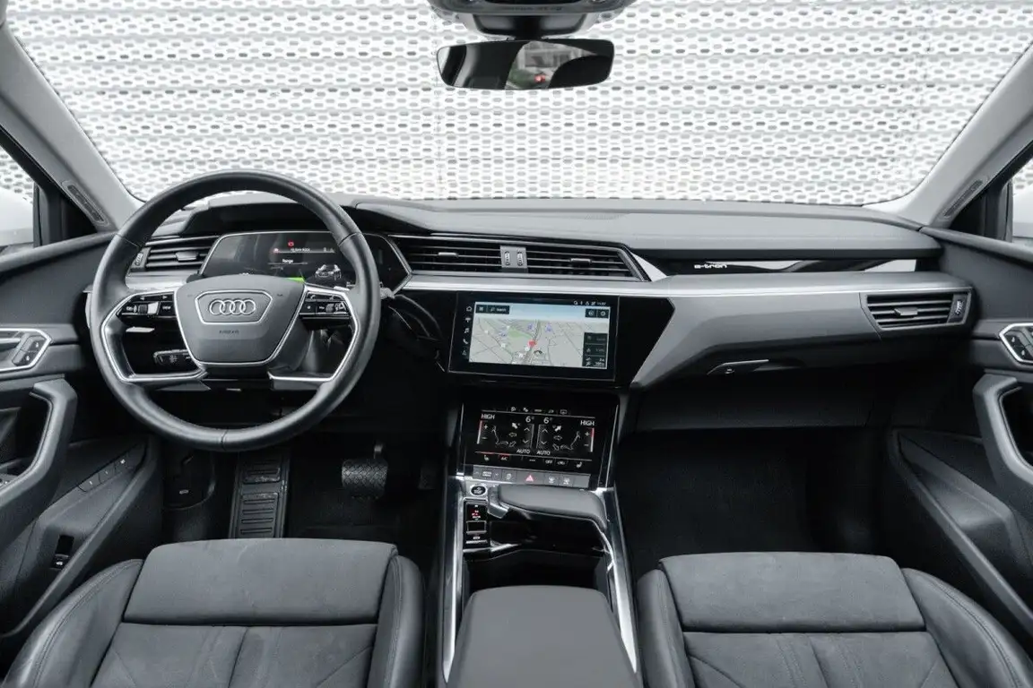 AUDI E-TRON