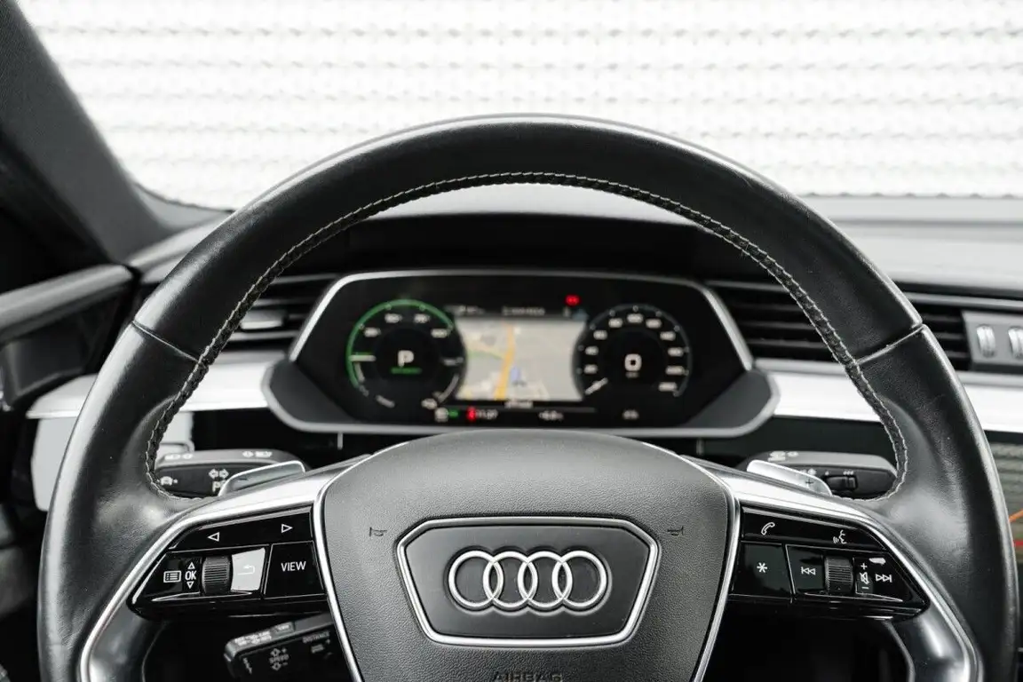 AUDI E-TRON
