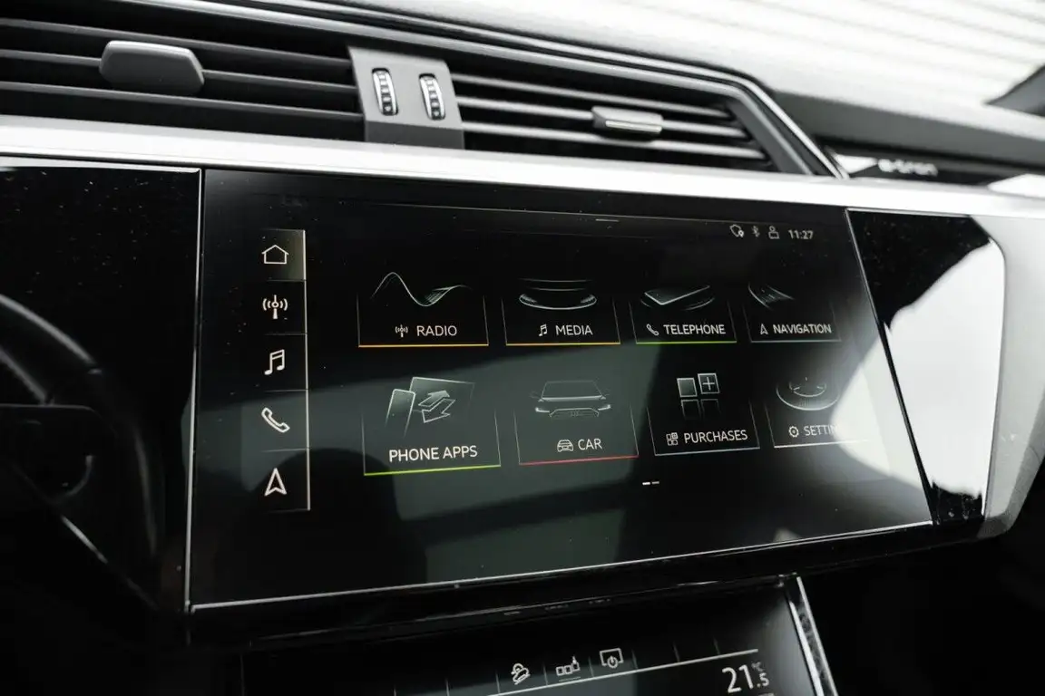AUDI E-TRON