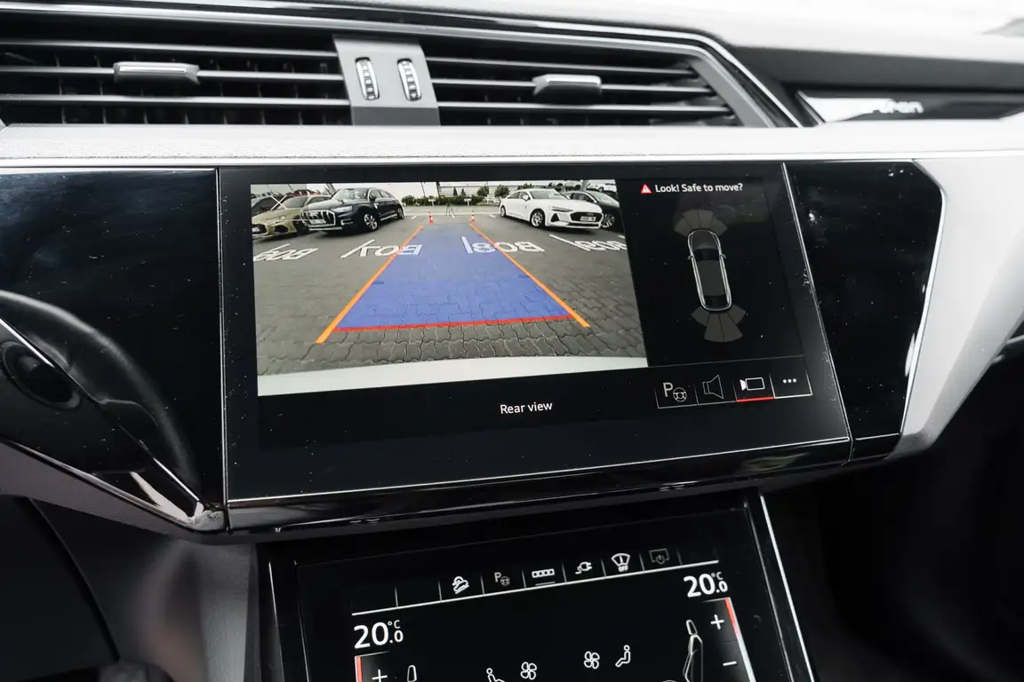 AUDI E-TRON