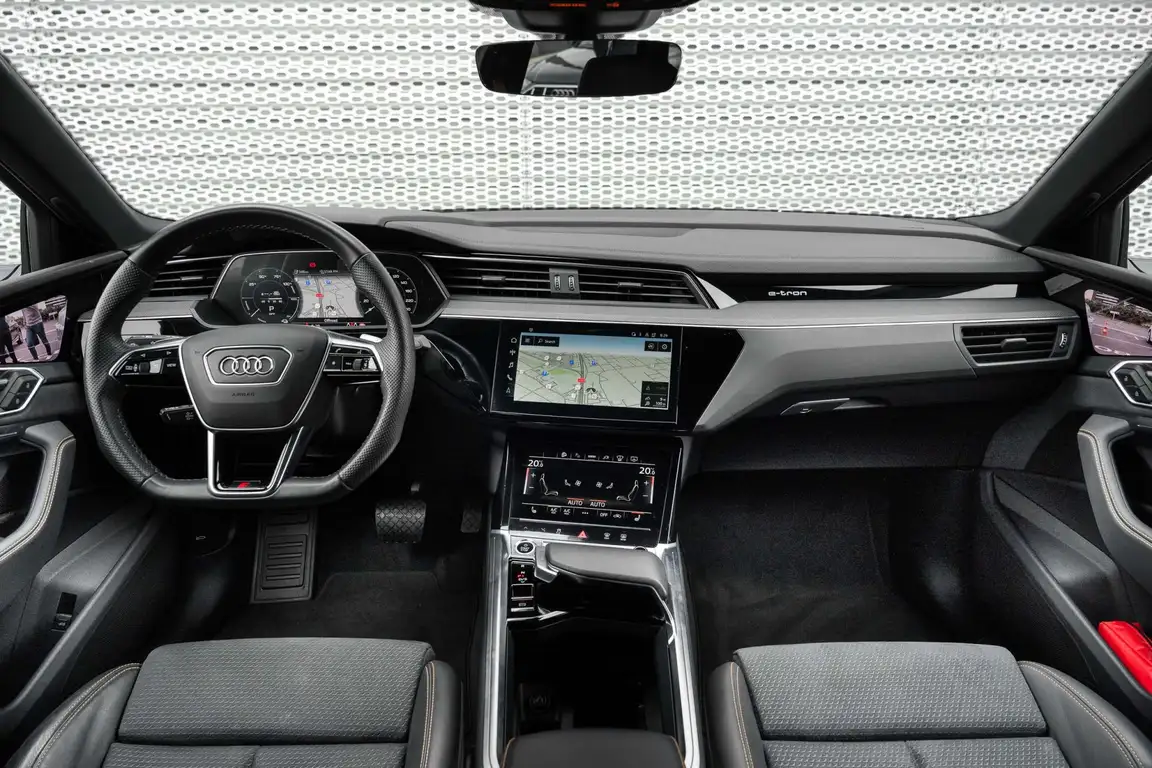 AUDI E-TRON