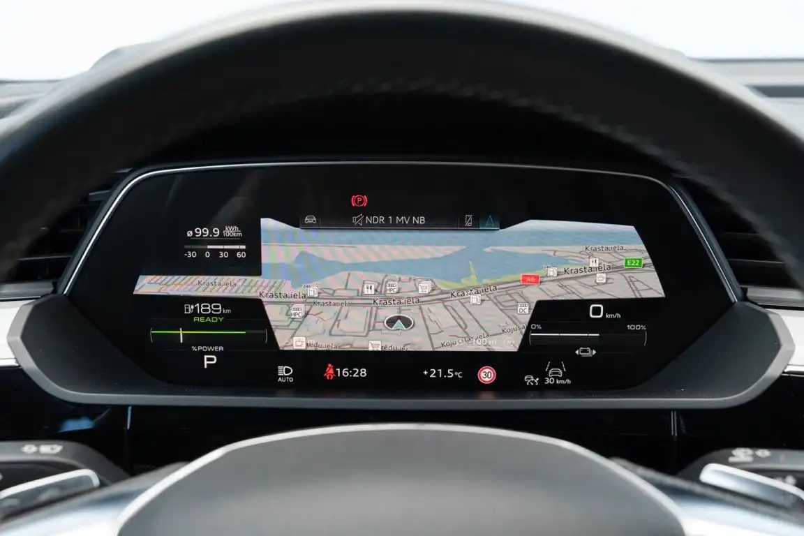 AUDI E-TRON