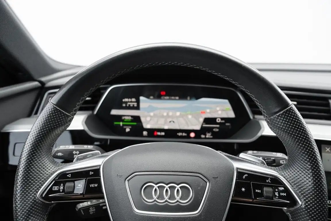 AUDI E-TRON