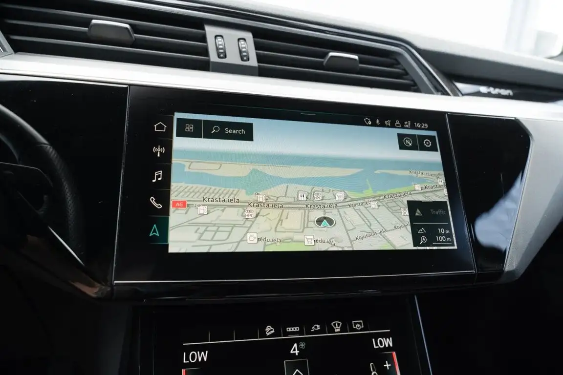 AUDI E-TRON
