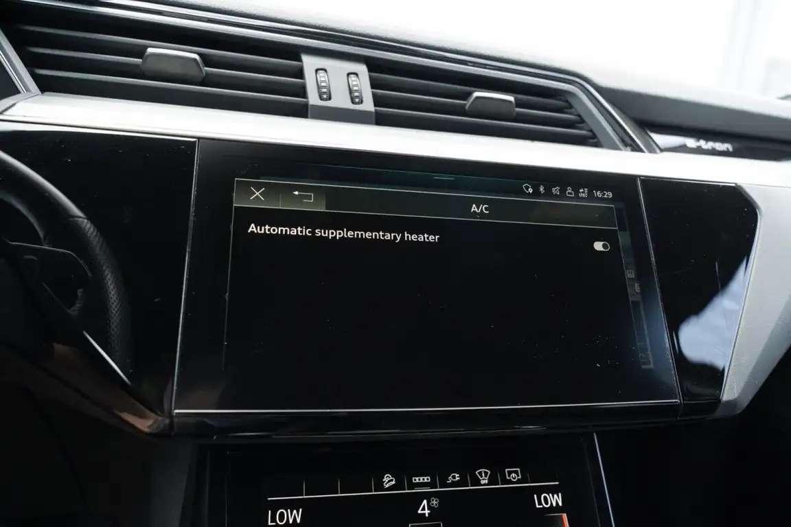 AUDI E-TRON