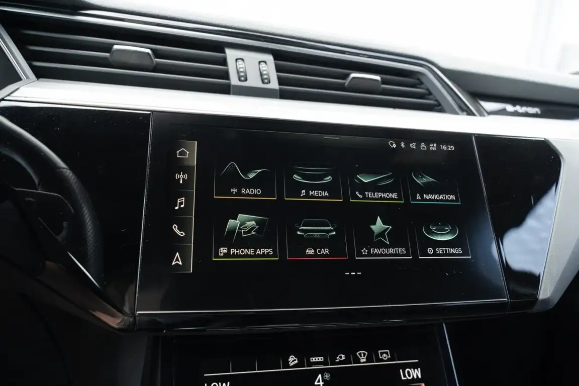 AUDI E-TRON