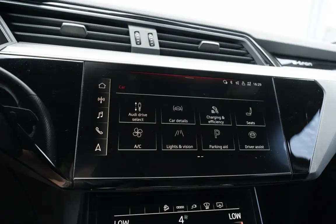 AUDI E-TRON