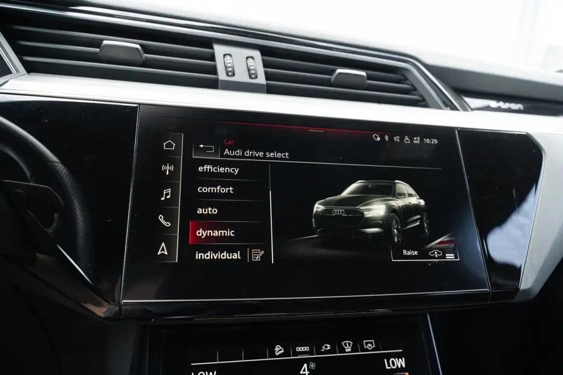 AUDI E-TRON