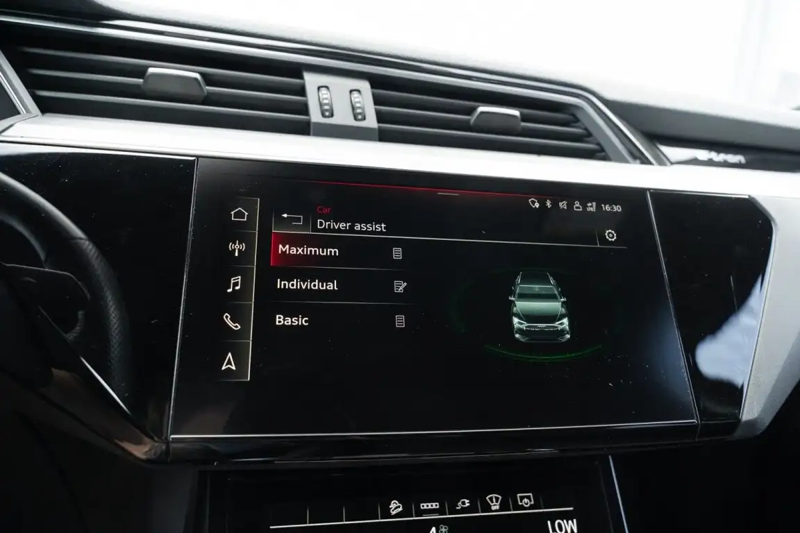 AUDI E-TRON