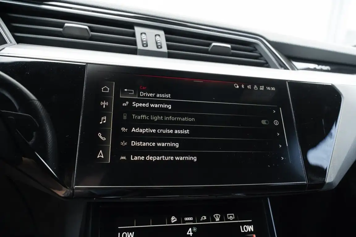 AUDI E-TRON