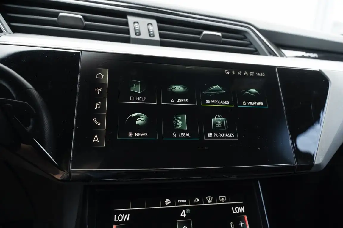 AUDI E-TRON