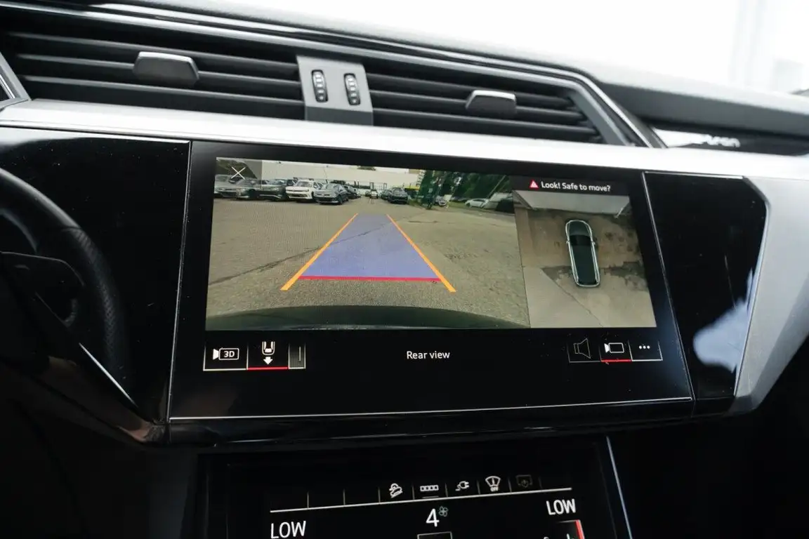 AUDI E-TRON