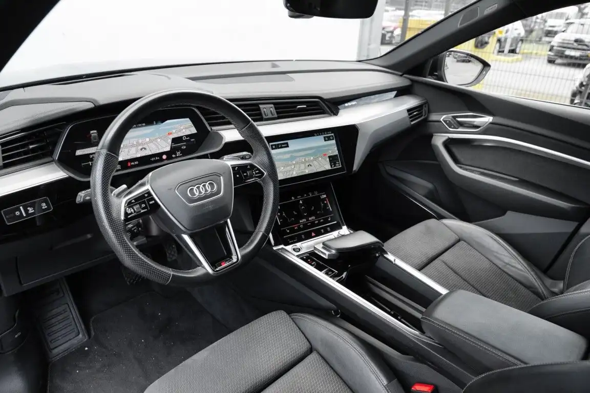AUDI E-TRON