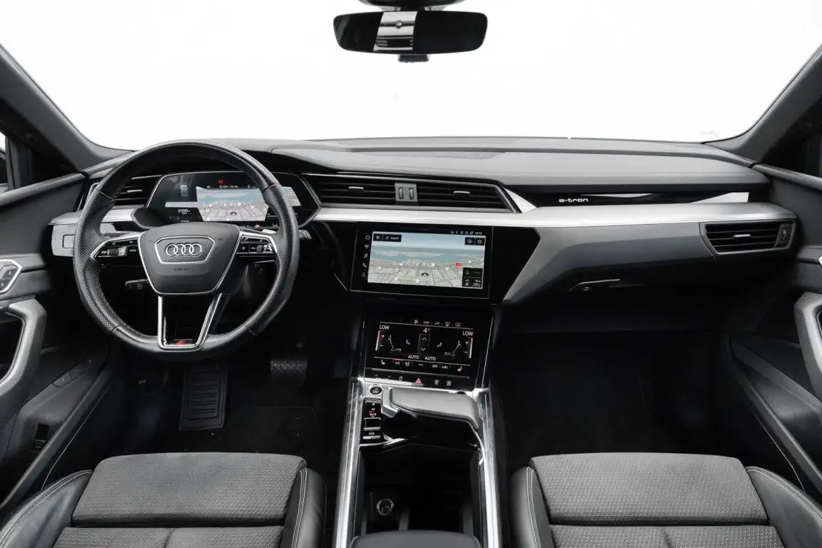 AUDI E-TRON