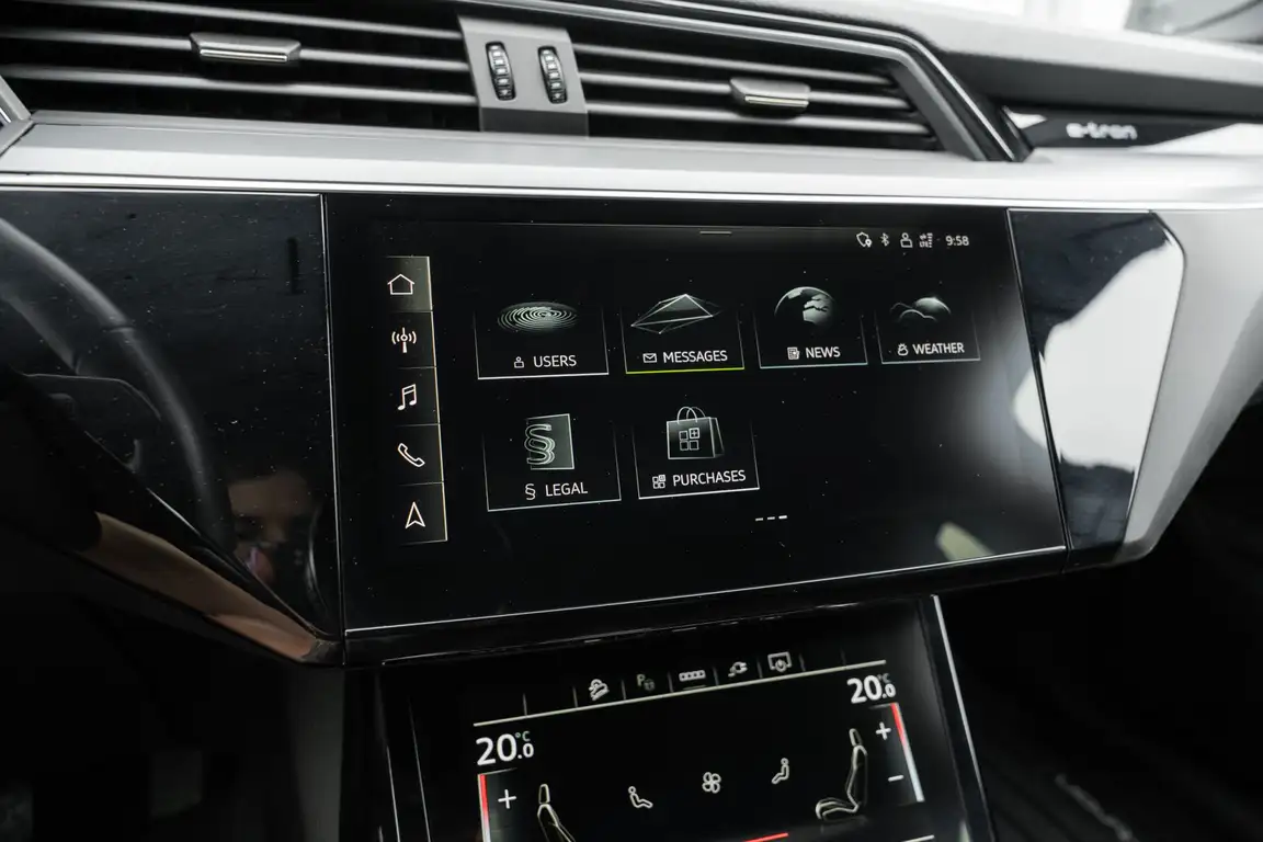 AUDI E-TRON