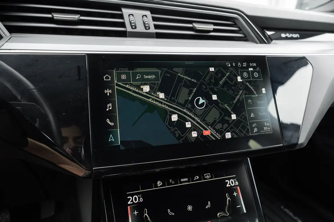 AUDI E-TRON