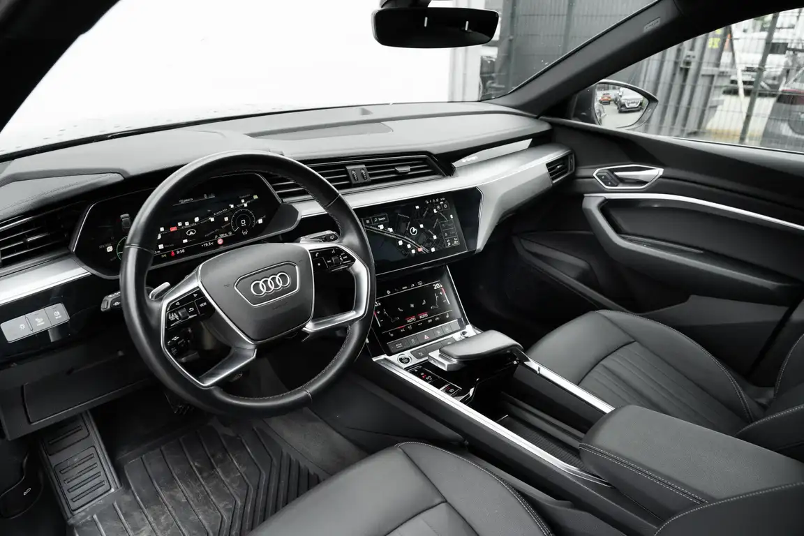 AUDI E-TRON