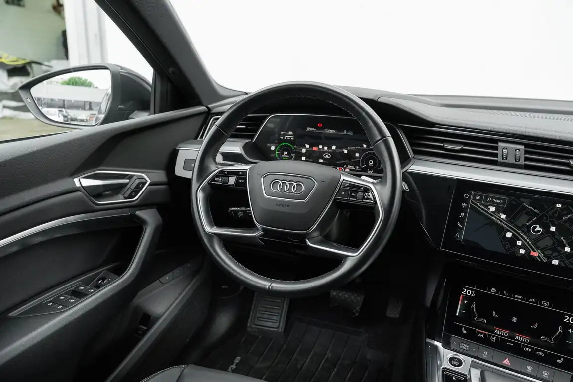 AUDI E-TRON