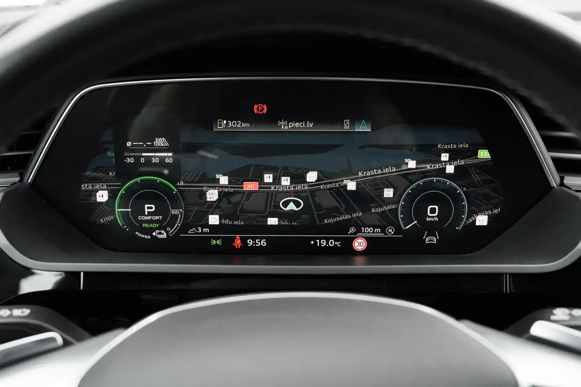 AUDI E-TRON