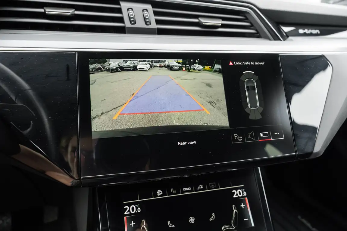 AUDI E-TRON