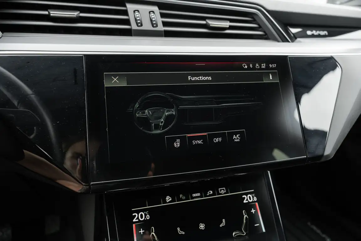 AUDI E-TRON