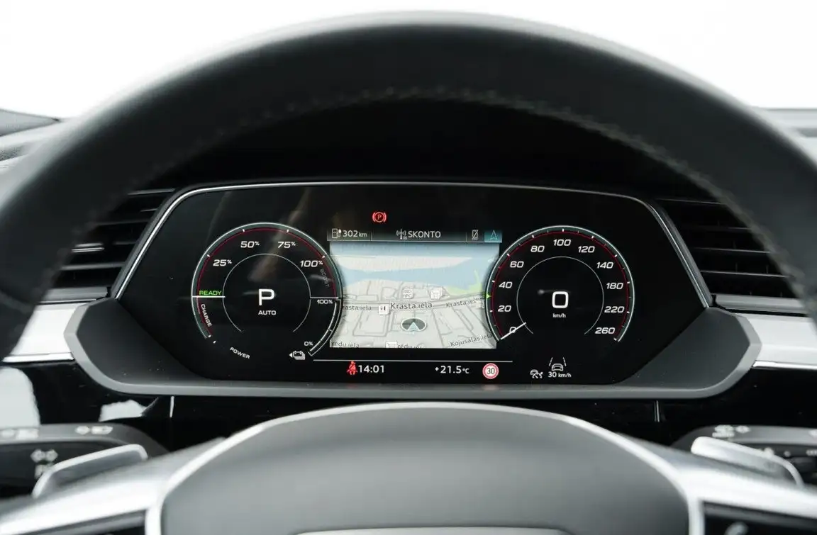 AUDI E-TRON
