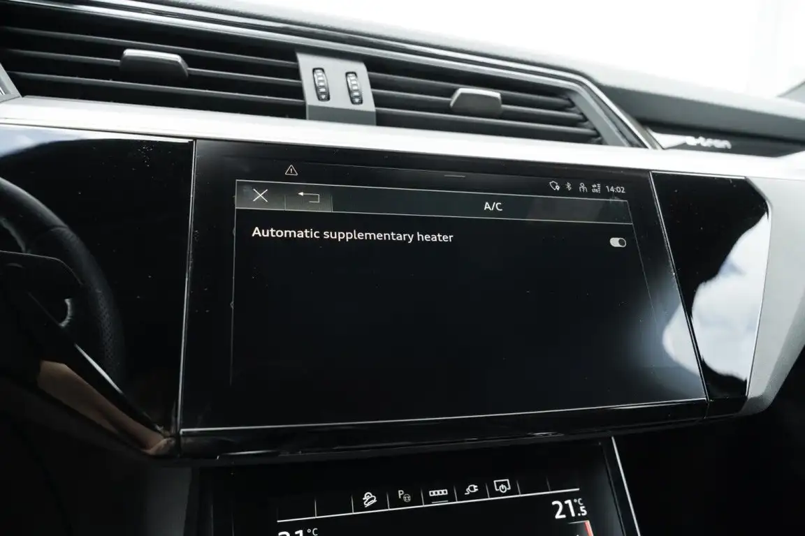 AUDI E-TRON