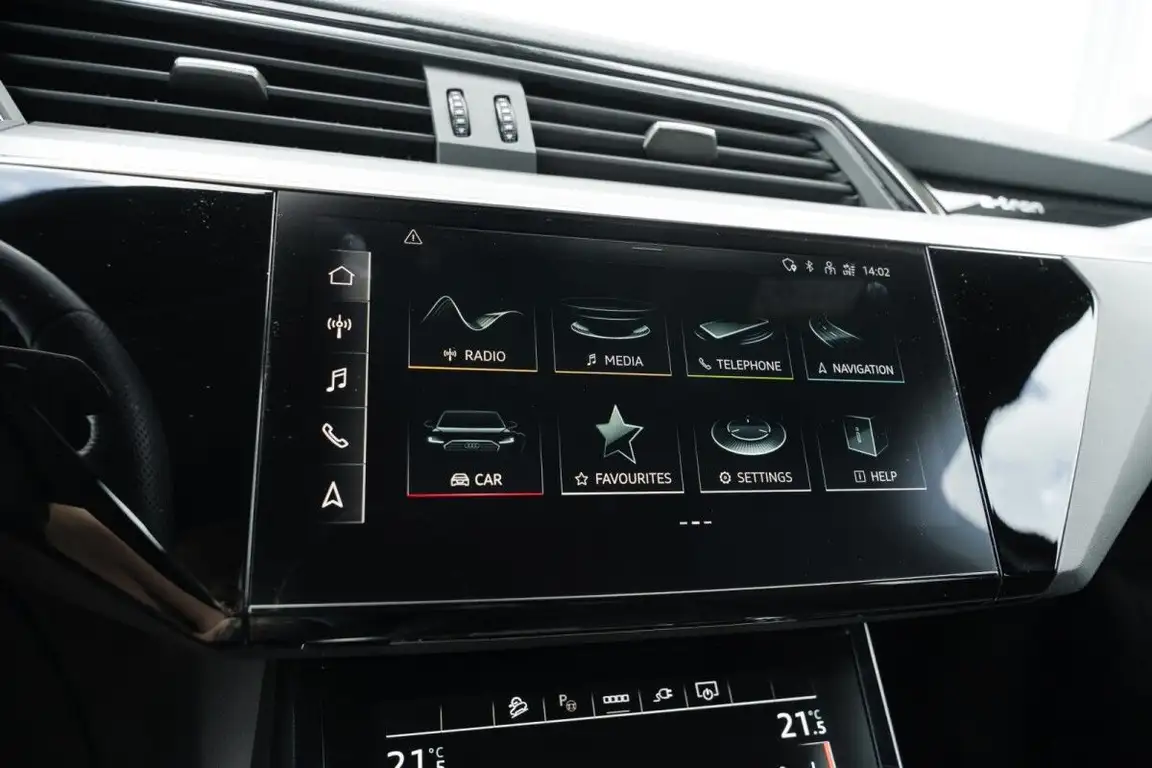 AUDI E-TRON