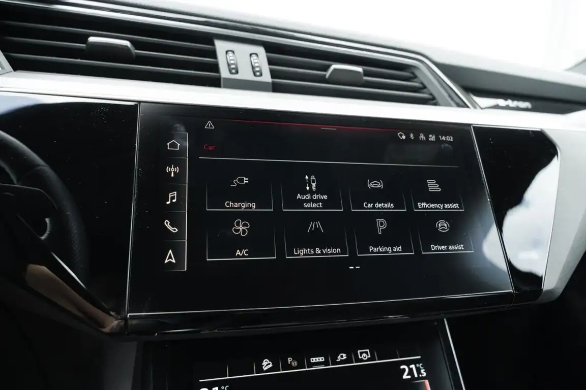 AUDI E-TRON